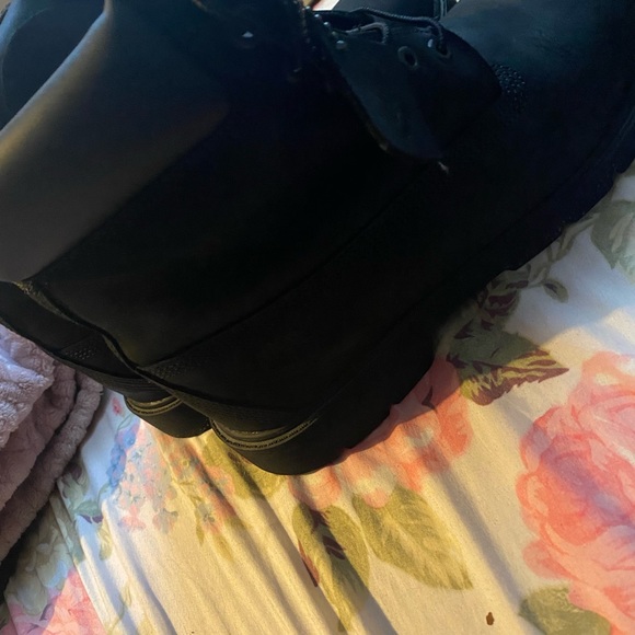 Used black timblands - Picture 2 of 2